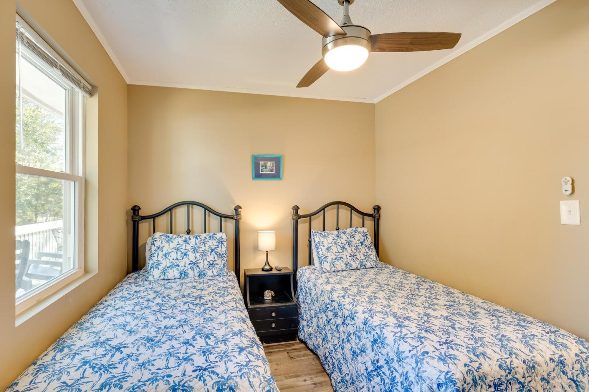 Lovely Emerald Isle Home, Walk To Beach! Extérieur photo
