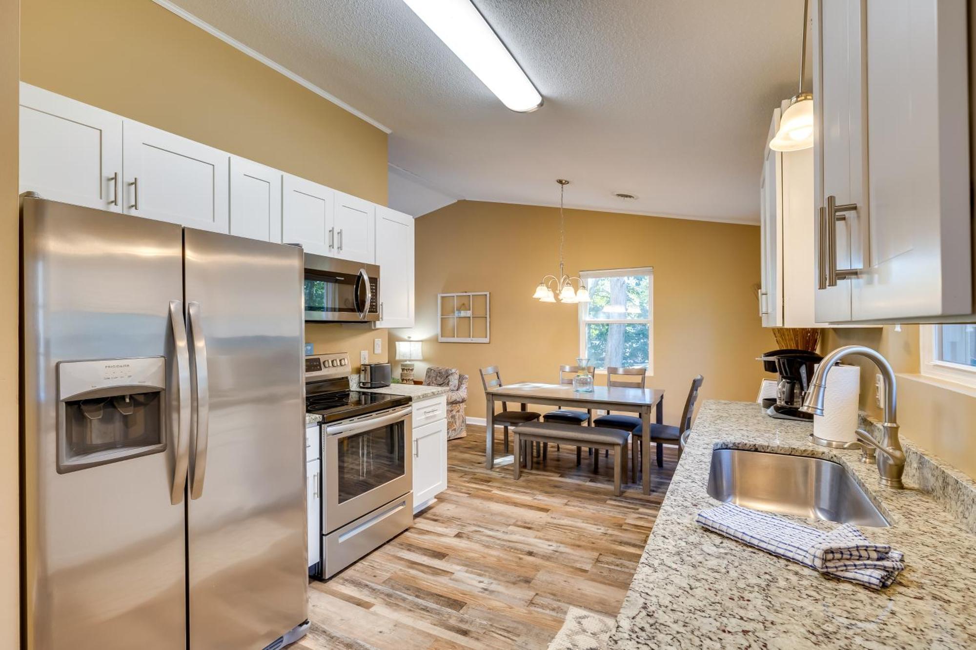 Lovely Emerald Isle Home, Walk To Beach! Extérieur photo